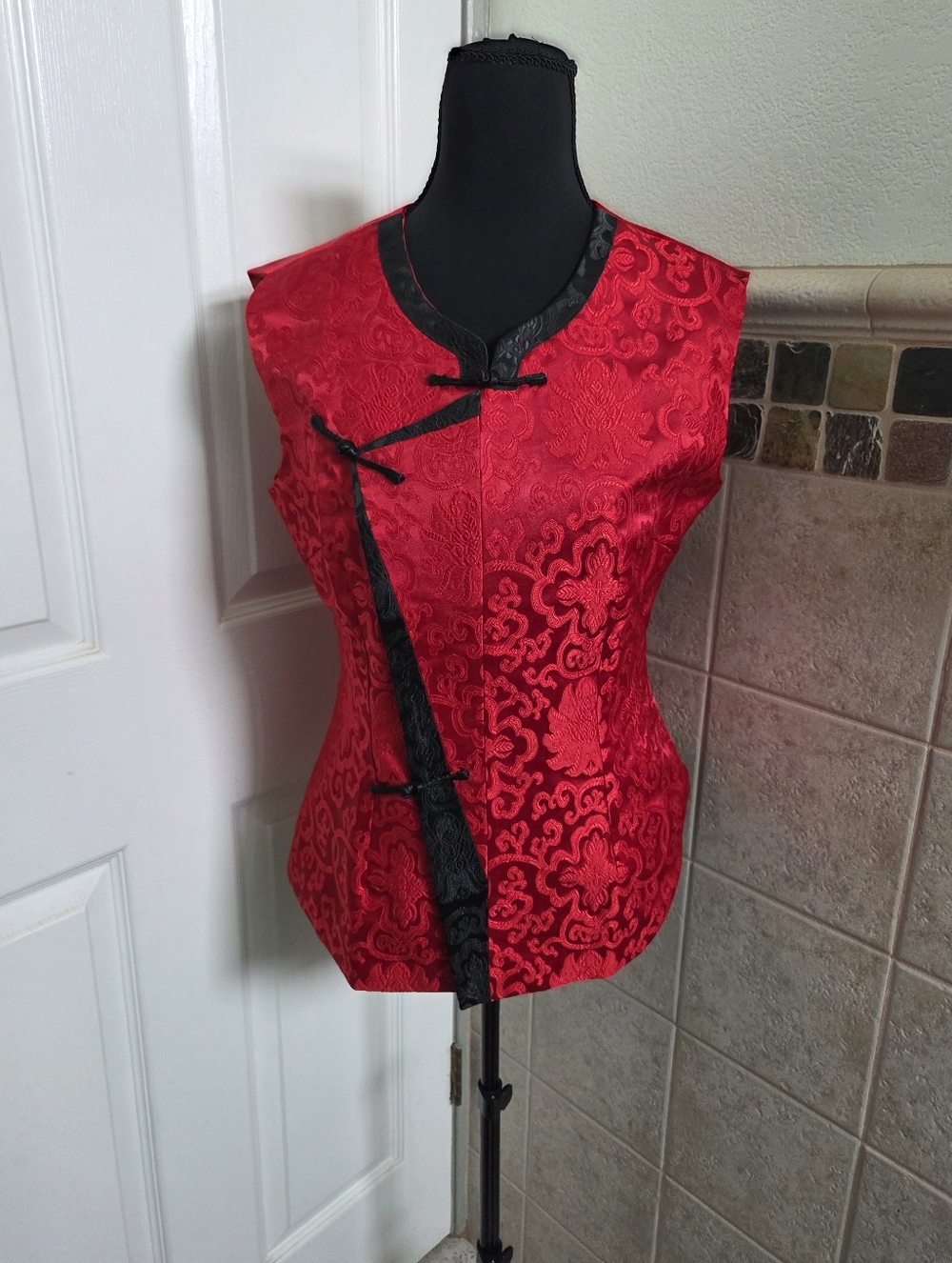 Vtg. 90s Red Brocade Mandarin Collar Vest with Black Trim Silk Blend Size 6